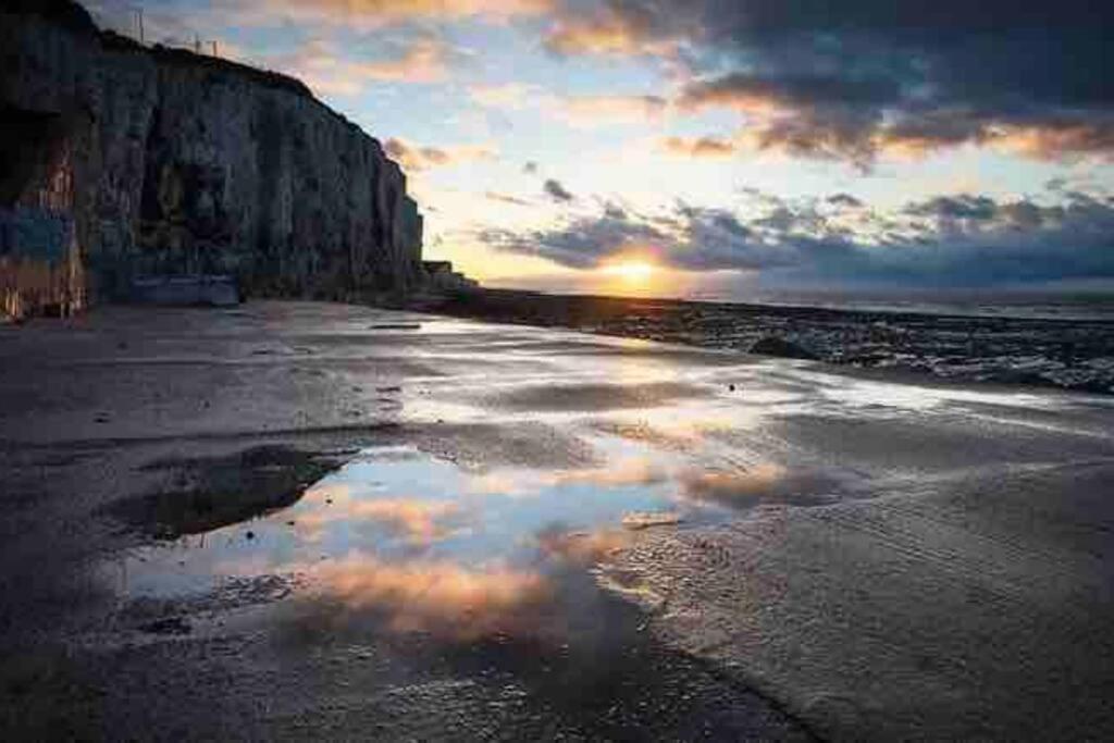Pleine Face Mer Et Plage Ault Exterior foto